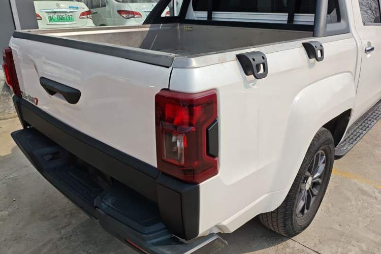 Used JMC Yuhu 7 2022 2.0T Manual Diesel Two-Wheel Drive Comfort Version Standard Wheelbase Exterior 3