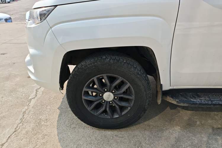 Used JMC Yuhu 7 2022 2.0T Manual Diesel Two-Wheel Drive Comfort Version Standard Wheelbase Exterior 4