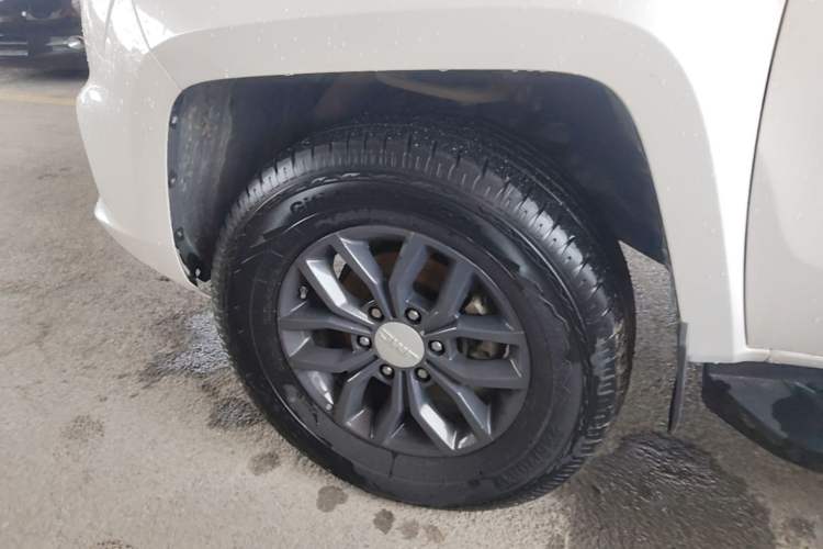 Used JMC Yuhu 7 2022 2.0T Manual Diesel Two-Wheel Drive Comfort Version Standard Wheelbase Exterior 4
