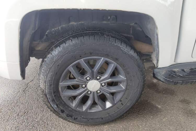 Used JMC Yuhu 7 2022 2.0T Manual Diesel Two-Wheel Drive Comfort Version Standard Wheelbase Exterior 5