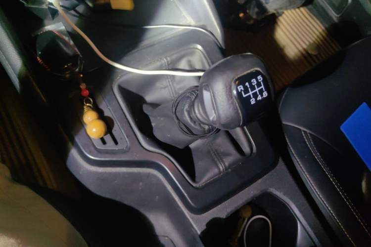 Used JMC Yuhu 7 2022 2.0T Manual Diesel 4x4 Comfort Version Standard Wheelbase Gear Lever