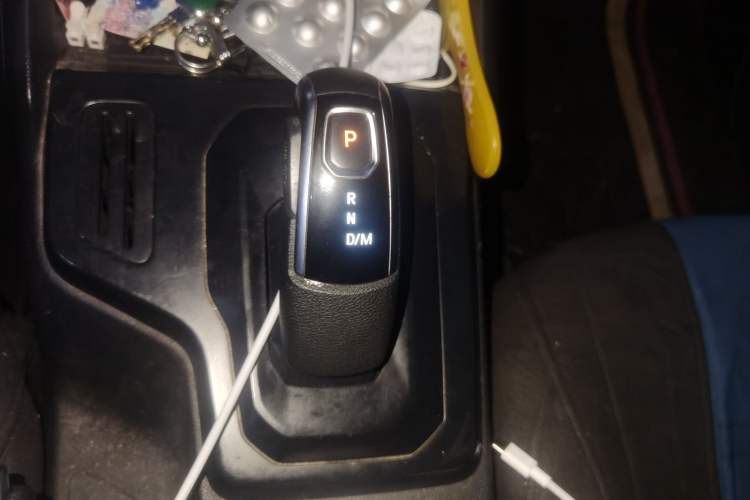 Used JMC Yuhu 7 2022 2.0T Automatic Gasoline 4x4 Comfort Plus Long Wheelbase JX4G20A6L Gear Lever