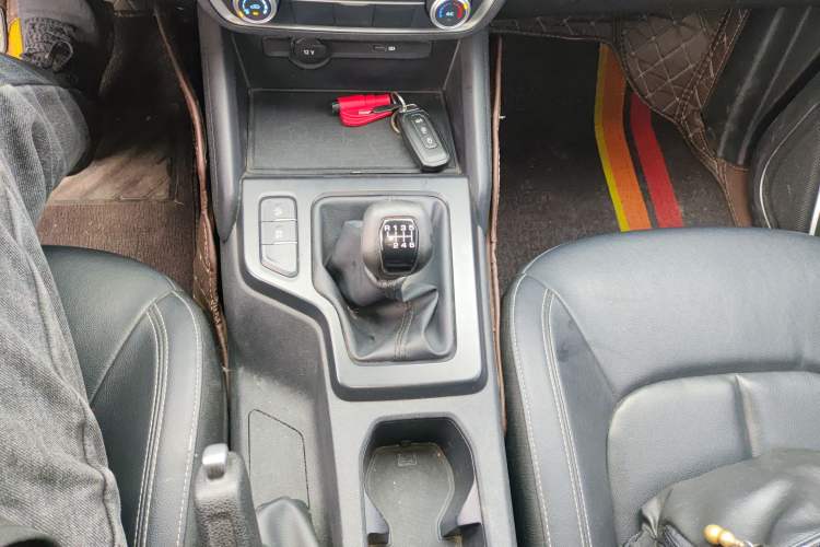 Used JMC Yuhu 7 2022 2.0T Manual Gasoline 4x4 Comfort Plus Long Wheelbase JX4G20A6L Gear Lever