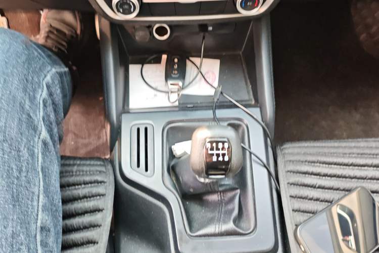 Used JMC Yuhu 7 2022 2.0T Manual Diesel Two-Wheel Drive Comfort Version Standard Wheelbase Gear Lever