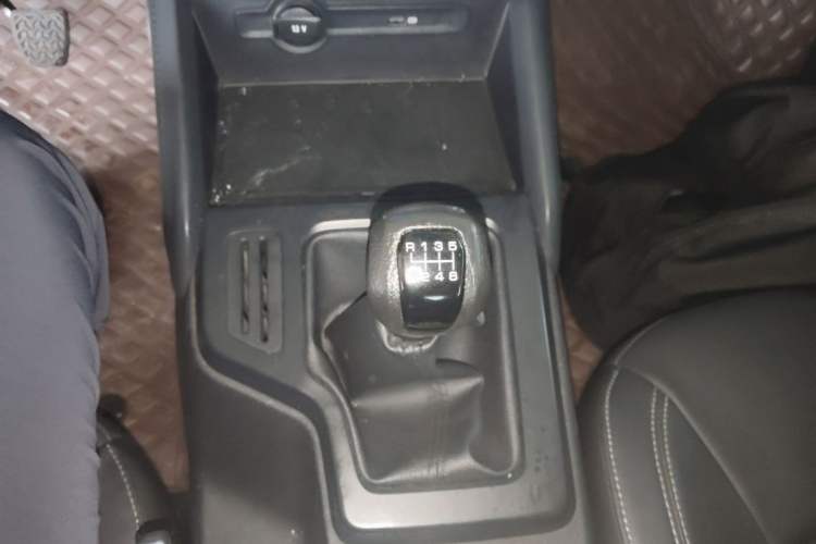Used JMC Yuhu 7 2022 2.0T Manual Diesel Two-Wheel Drive Comfort Version Standard Wheelbase Gear Lever