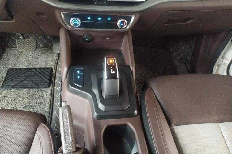 Used JMC Yuhu 7 2022 2.0T Automatic Gasoline 4x4 Comfort Edition Standard Wheelbase JX4G20A6L Gear Lever
