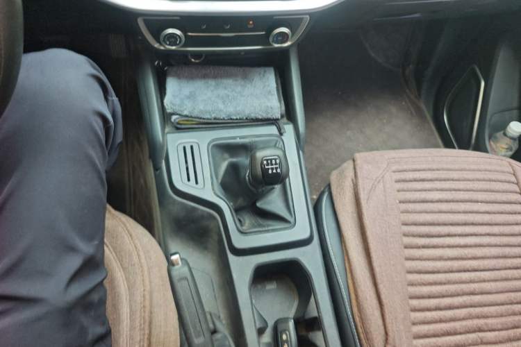 Used JMC Yuhu 7 2022 2.0T Manual Diesel Two-Wheel Drive Comfort Version Standard Wheelbase Gear Lever