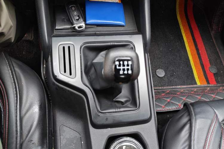 Used JMC Yuhu 7 2022 2.0T Manual Diesel Two-Wheel Drive Comfort Plus Long Wheelbase Gear Lever