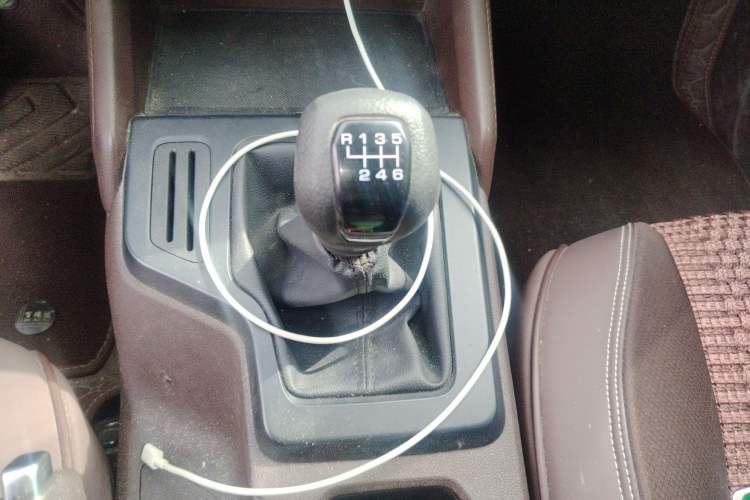 Used JMC Yuhu 7 2022 2.0T Manual Diesel Two-Wheel Drive Comfort Plus Long Wheelbase Gear Lever