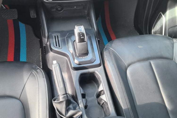 Used JMC Yuhu 7 2022 2.0T Automatic Diesel 4x4 Comfort Edition Standard Wheelbase Gear Lever