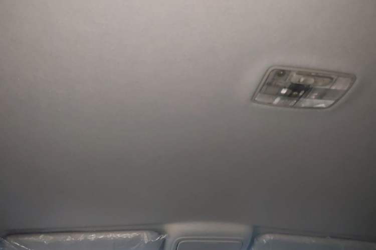 Used JMC Yuhu 7 2022 2.0T Manual Diesel Two-Wheel Drive Comfort Version Standard Wheelbase Headliner
