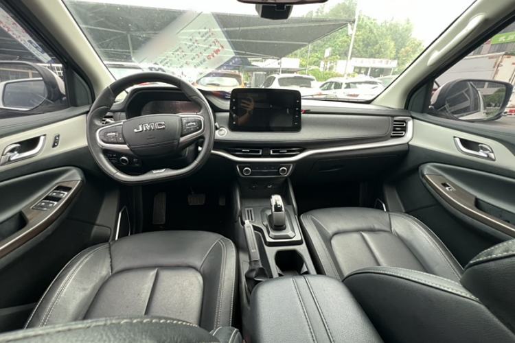 Used JMC Yuhu 7 2022 2.0T Automatic Diesel 4x4 Comfort Edition Standard Wheelbase Interior 1