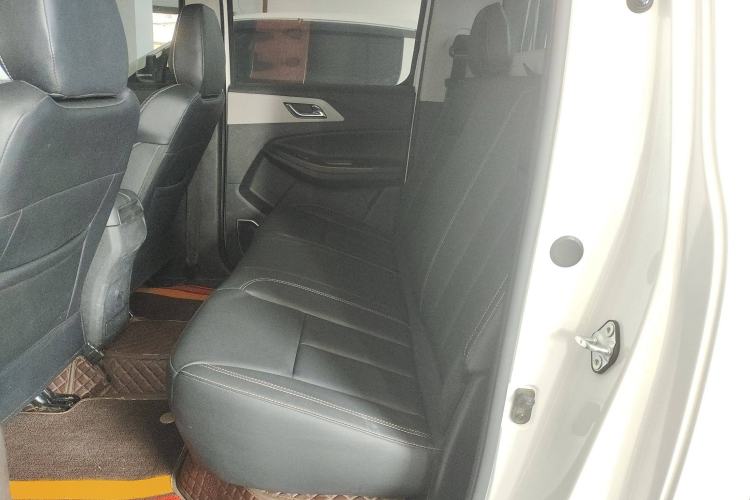 Used JMC Yuhu 7 2022 2.0T Manual Diesel 4x4 Comfort Plus Long Wheelbase Interior 1