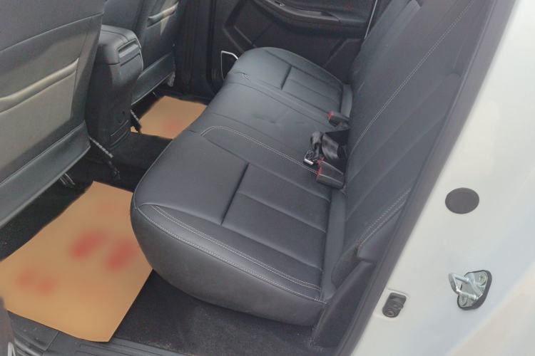 Used JMC Yuhu 7 2022 2.0T Automatic Diesel Two-Wheel Drive Comfort Plus Long Wheelbase Interior 1