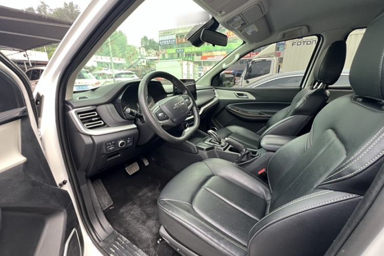 Used JMC Yuhu 7 2022 2.0T Automatic Diesel 4x4 Comfort Edition Standard Wheelbase Interior 2