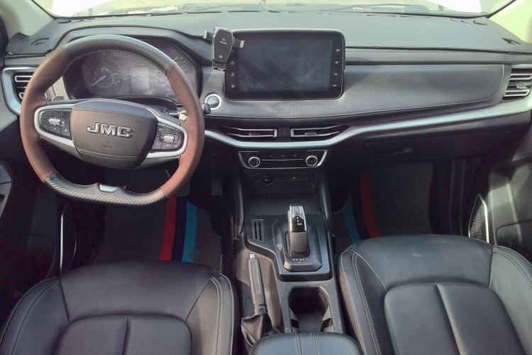 Used JMC Yuhu 7 2022 2.0T Automatic Diesel 4x4 Comfort Edition Standard Wheelbase Interior 2