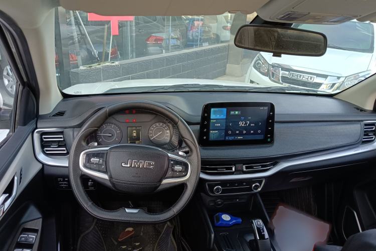 Used JMC Yuhu 7 2022 2.0T Automatic Diesel 4x4 Comfort Plus Long Wheelbase Interior 2