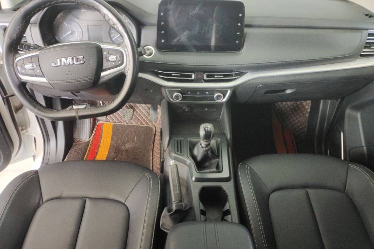 Used JMC Yuhu 7 2022 2.0T Manual Diesel 4x4 Comfort Plus Long Wheelbase Interior 3