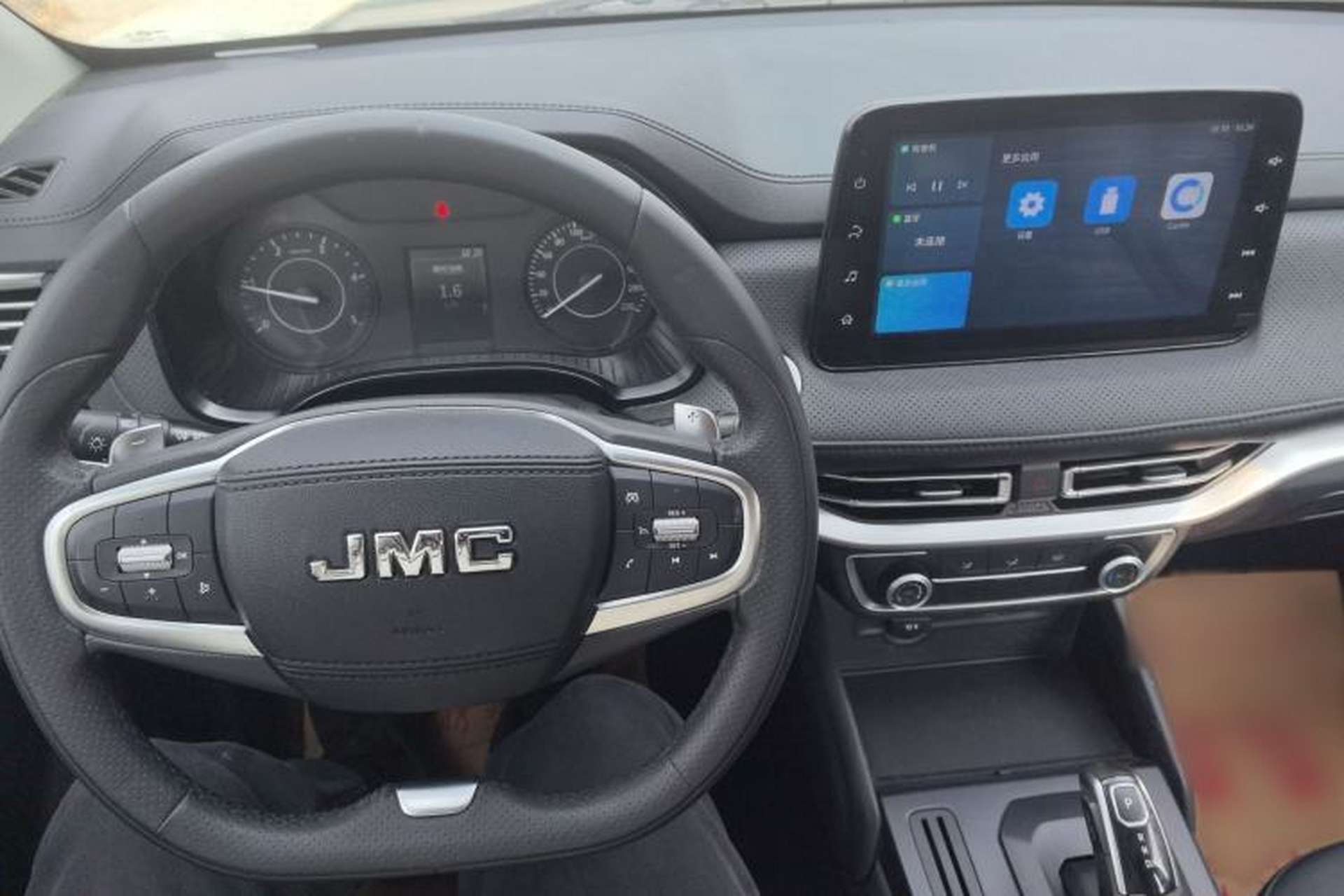 Used JMC Yuhu 7 2022 2.0T Automatic Diesel Two-Wheel Drive Comfort Plus Long Wheelbase Interior 3