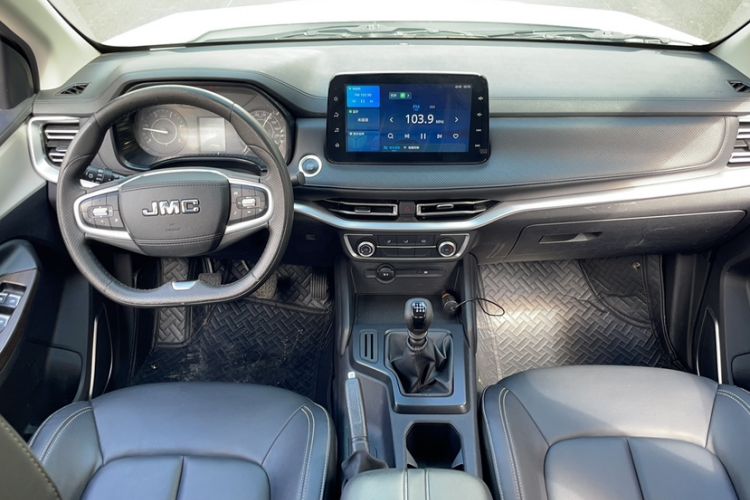 Used JMC Yuhu 7 2022 2.0T Manual Diesel 4x4 Comfort Version Standard Wheelbase Interior 3