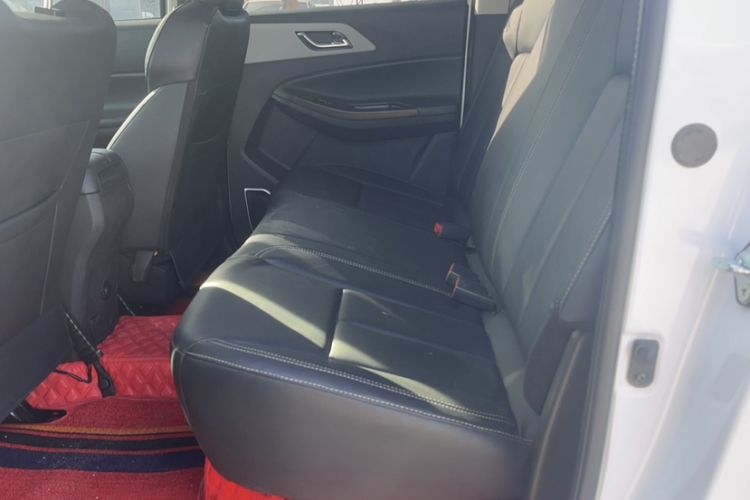 Used JMC Yuhu 7 2022 2.0T Automatic Diesel 4x4 Comfort Edition Standard Wheelbase Interior 3