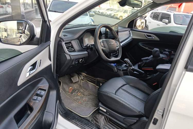 Used JMC Yuhu 7 2022 2.0T Automatic Diesel 4x4 Comfort Plus Long Wheelbase Interior 3
