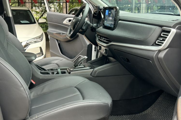 Used JMC Yuhu 7 2022 2.0T Automatic Diesel Two-Wheel Drive Comfort Plus Long Wheelbase Interior 4