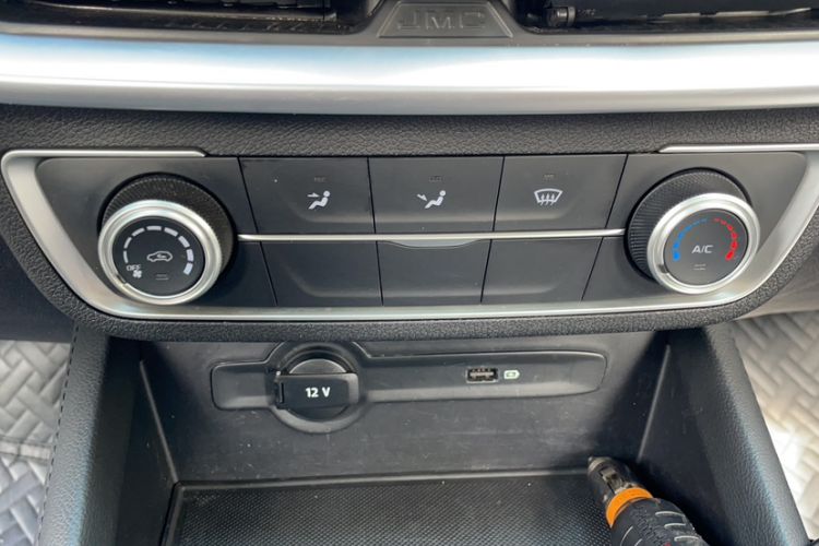 Used JMC Yuhu 7 2022 2.0T Manual Diesel 4x4 Comfort Version Standard Wheelbase Interior 4