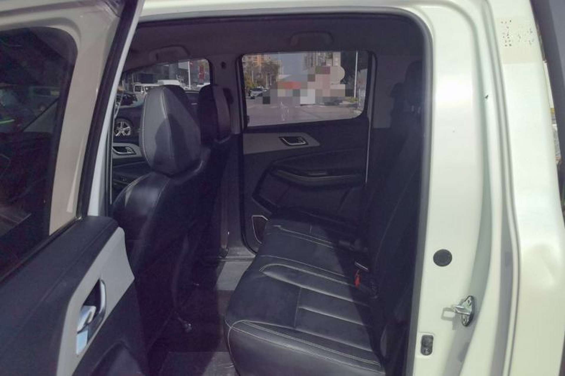 Used JMC Yuhu 7 2022 2.0T Automatic Diesel 4x4 Comfort Edition Standard Wheelbase Interior 4