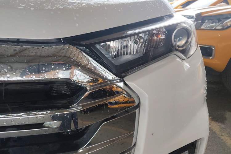 Used JMC Yuhu 7 2022 2.0T Manual Diesel Two-Wheel Drive Comfort Version Standard Wheelbase Left Front Headlight