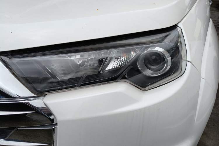 Used JMC Yuhu 7 2022 2.0T Automatic Diesel 4x4 Comfort Edition Standard Wheelbase Left Front Headlight