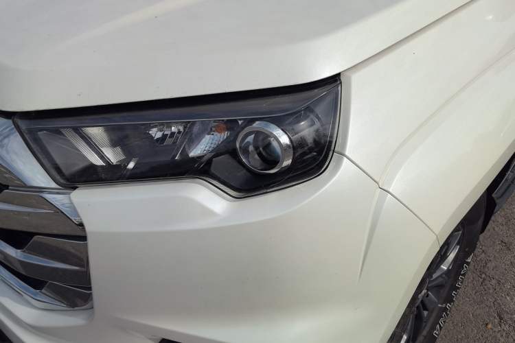Used JMC Yuhu 7 2022 2.0T Automatic Diesel 4x4 Comfort Edition Standard Wheelbase Left Front Headlight