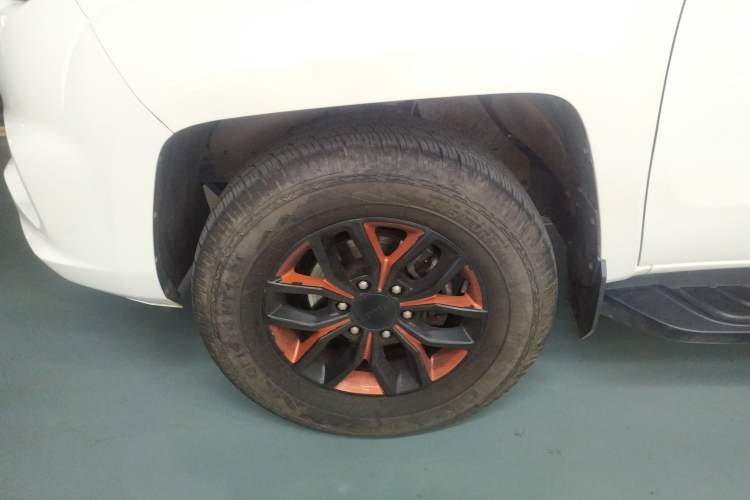 Used JMC Yuhu 7 2022 2.0T Automatic Gasoline 4x4 Comfort Edition Standard Wheelbase JX4G20A6L Left Front Wheel Hub