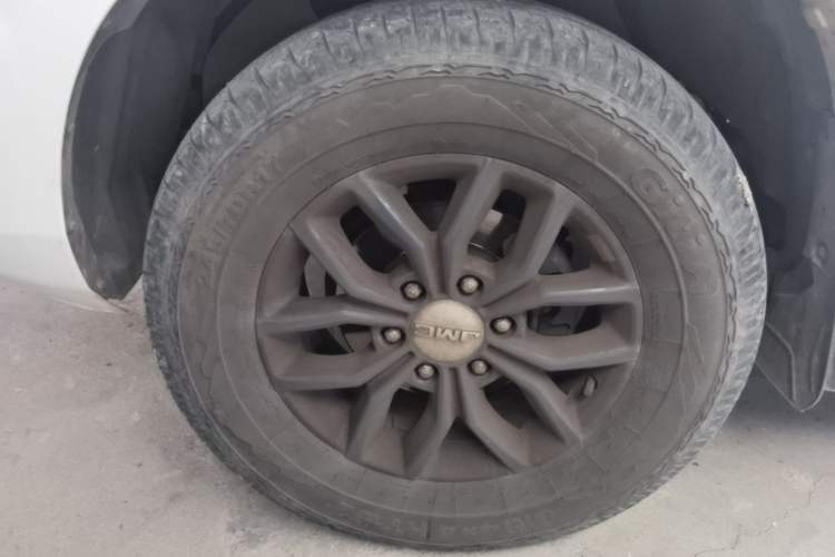 Used JMC Yuhu 7 2022 2.0T Manual Diesel Two-Wheel Drive Comfort Plus Long Wheelbase Left Front Wheel Hub