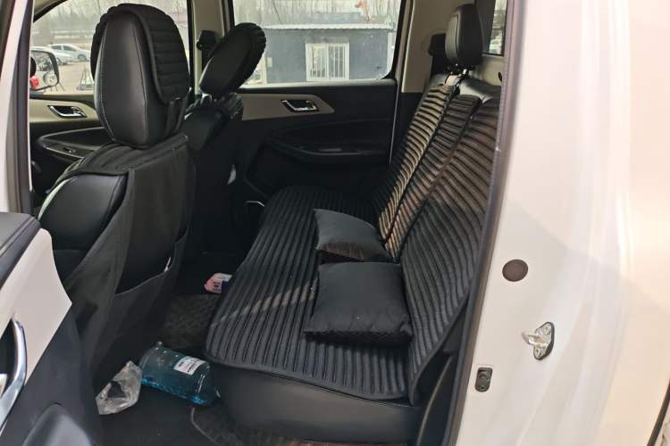 Used JMC Yuhu 7 2022 2.0T Manual Diesel Two-Wheel Drive Comfort Version Standard Wheelbase Left Rear Seat