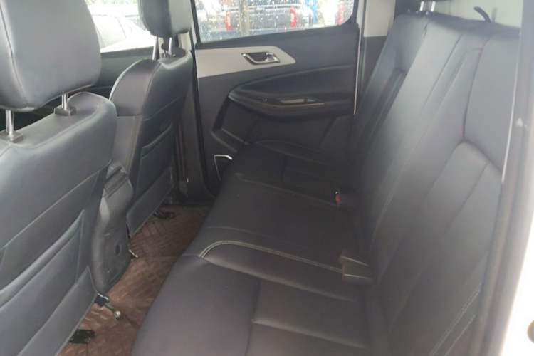 Used JMC Yuhu 7 2022 2.0T Manual Diesel Two-Wheel Drive Comfort Version Standard Wheelbase Left Rear Seat