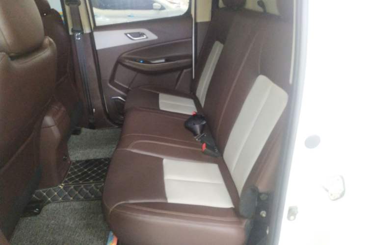 Used JMC Yuhu 7 2022 2.0T Automatic Gasoline 4x4 Comfort Edition Standard Wheelbase JX4G20A6L Left Rear Seat