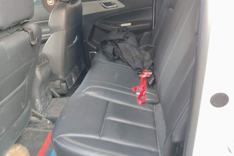 Used JMC Yuhu 7 2022 2.0T Automatic Diesel 4x4 Comfort Plus Long Wheelbase Left Rear Seat