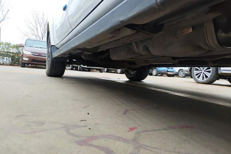 Used JMC Yuhu 7 2022 2.0T Manual Gasoline 4x4 Comfort Plus Long Wheelbase JX4G20A6L Left Side Sill