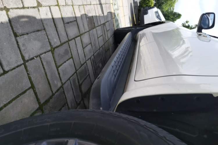 Used JMC Yuhu 7 2022 2.0T Manual Diesel 4x4 Comfort Version Standard Wheelbase Left Side Sill
