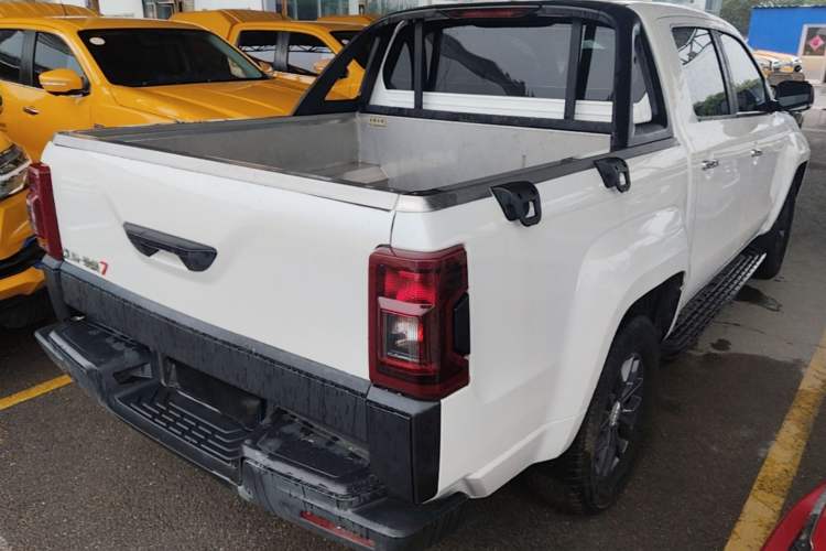 Used JMC Yuhu 7 2022 2.0T Manual Diesel Two-Wheel Drive Comfort Version Standard Wheelbase Rear Right 45 Deg