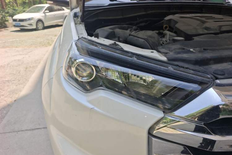 Used JMC Yuhu 7 2022 2.0T Manual Diesel Two-Wheel Drive Comfort Version Standard Wheelbase Right Front Headlight
