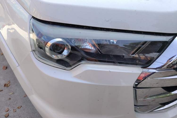 Used JMC Yuhu 7 2022 2.0T Automatic Diesel 4x4 Comfort Plus Long Wheelbase Right Front Headlight