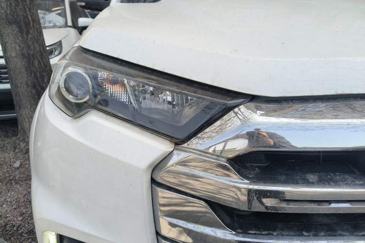 Used JMC Yuhu 7 2022 2.0T Automatic Gasoline 4x4 Comfort Edition Standard Wheelbase JX4G20A6L Right Front Headlight
