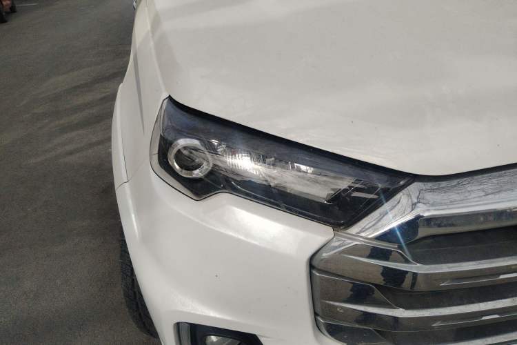 Used JMC Yuhu 7 2022 2.0T Manual Diesel Two-Wheel Drive Comfort Plus Long Wheelbase Right Front Headlight
