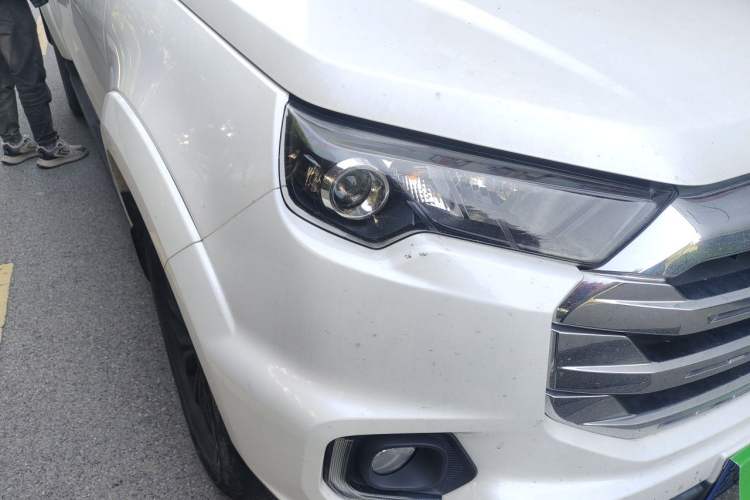 Used JMC Yuhu 7 2022 2.0T Automatic Diesel Two-Wheel Drive Comfort Plus Long Wheelbase Right Front Headlight
