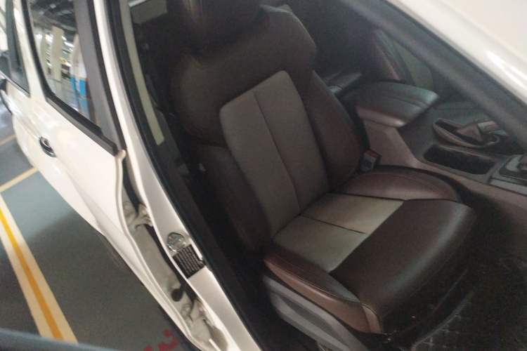 Used JMC Yuhu 7 2022 2.0T Automatic Gasoline 4x4 Comfort Edition Standard Wheelbase JX4G20A6L Right Front Seat