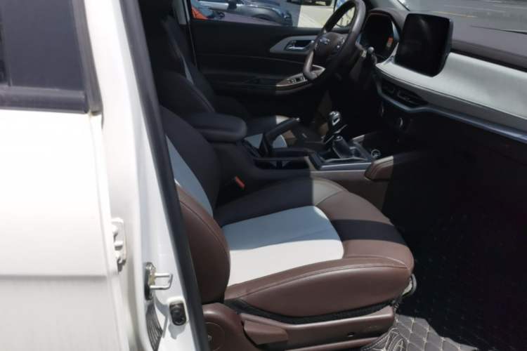 Used JMC Yuhu 7 2022 2.0T Manual Diesel 4x4 Comfort Version Standard Wheelbase Right Front Seat