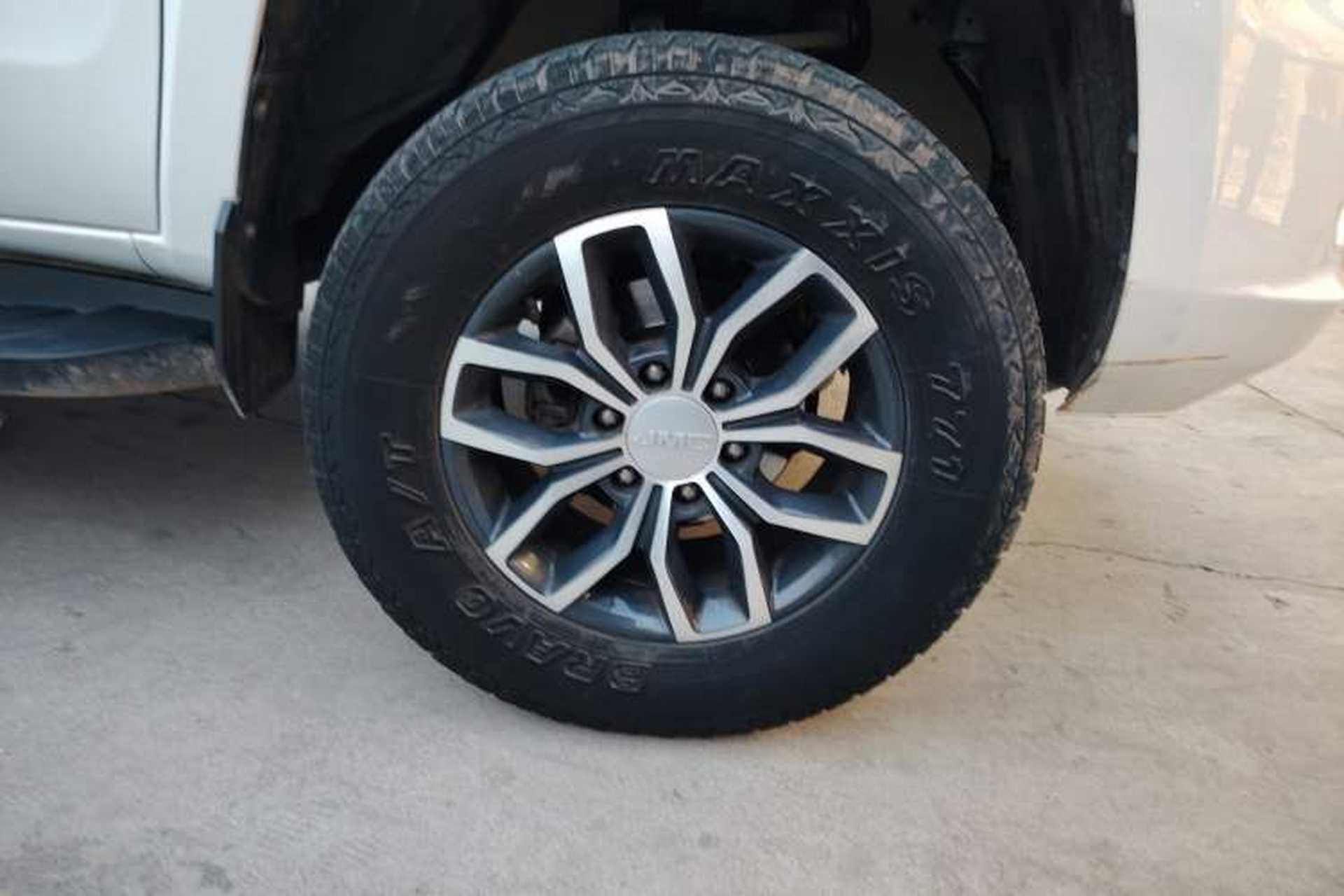 Used JMC Yuhu 7 2022 2.0T Automatic Diesel 4x4 Comfort Edition Standard Wheelbase Right Front Wheel Hub