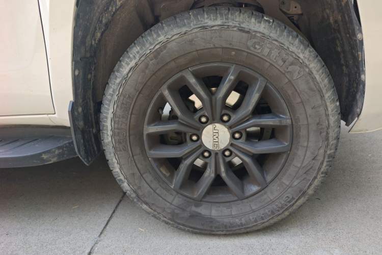 Used JMC Yuhu 7 2022 2.0T Manual Diesel Two-Wheel Drive Comfort Version Standard Wheelbase Right Front Wheel Hub
